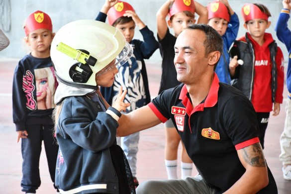 Miniklerden kahraman itfaiyecilere ziyaret