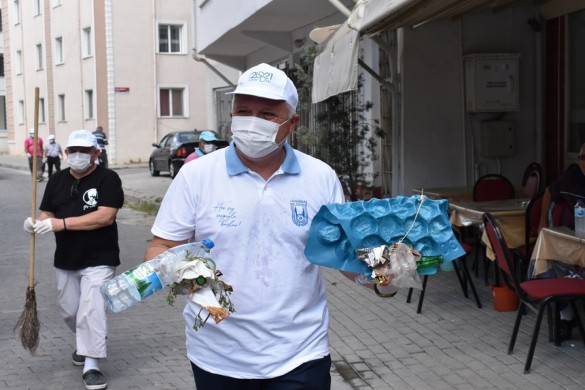 Gerenli üç mahalleyle aynı anda buluştu! “Başkan ve mahalleliler sokaklarını süpürdü”