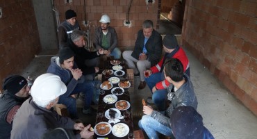 Başkan Gerenli güne inşaat emekçileriyle başladı!