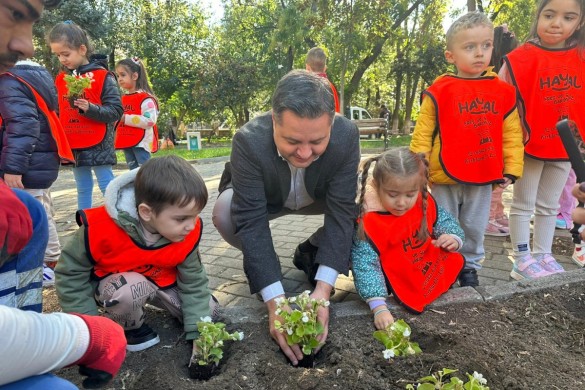 Gençlik Parkı miniklerle “çiçek” gibi oldu